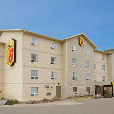 Hotel Super 8 By Wyndham Yellowknife Exterior foto